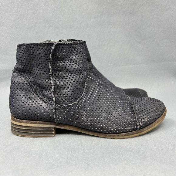 Free People Washed-Denim-Look Perforated Leather Cap Toe Ankle Boot Womens EU 37 - Picture 3 of 12